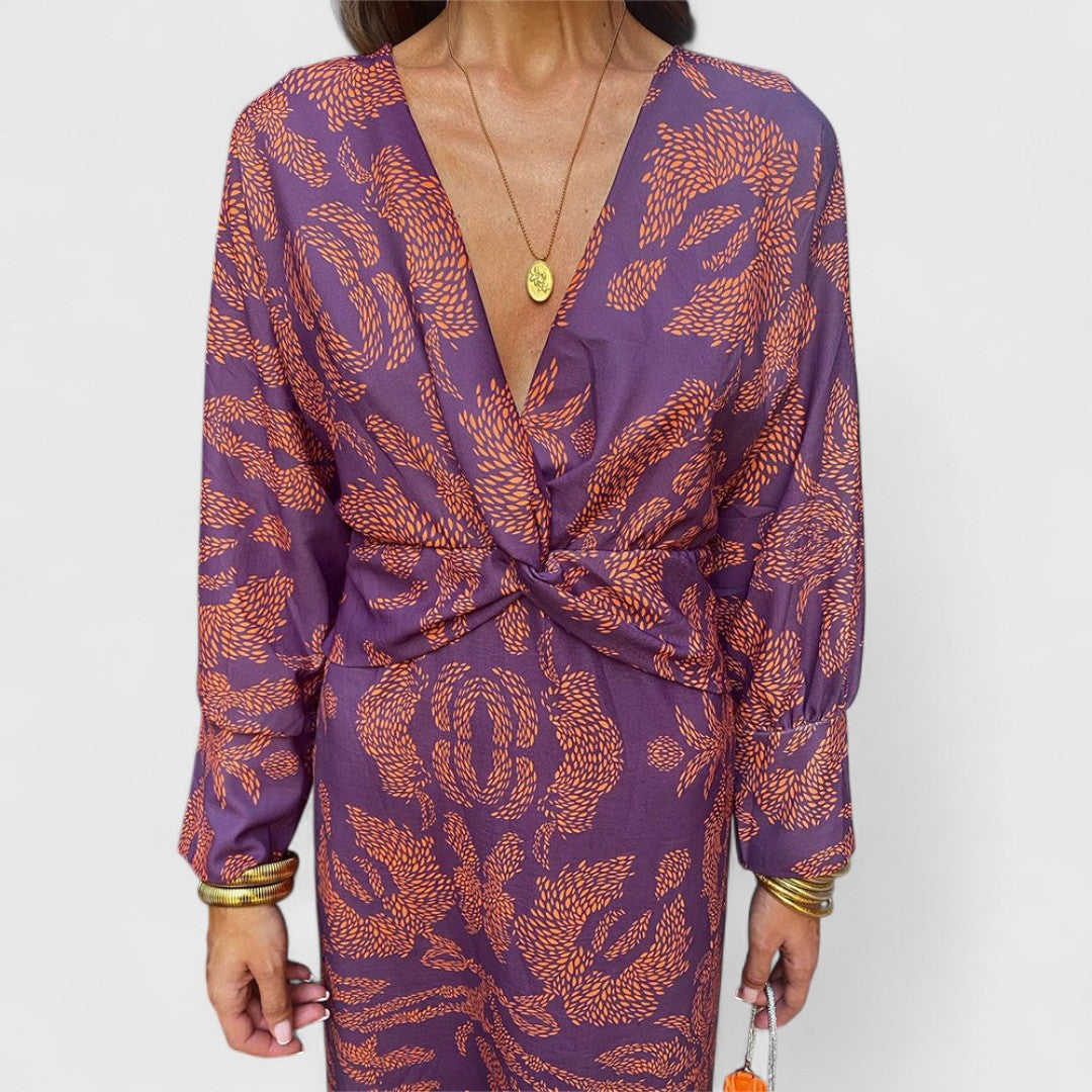 Corina - Rochie mini cu drapaj frontal, decolteu adânc în V, mâneci lungi și imprimeu paisley