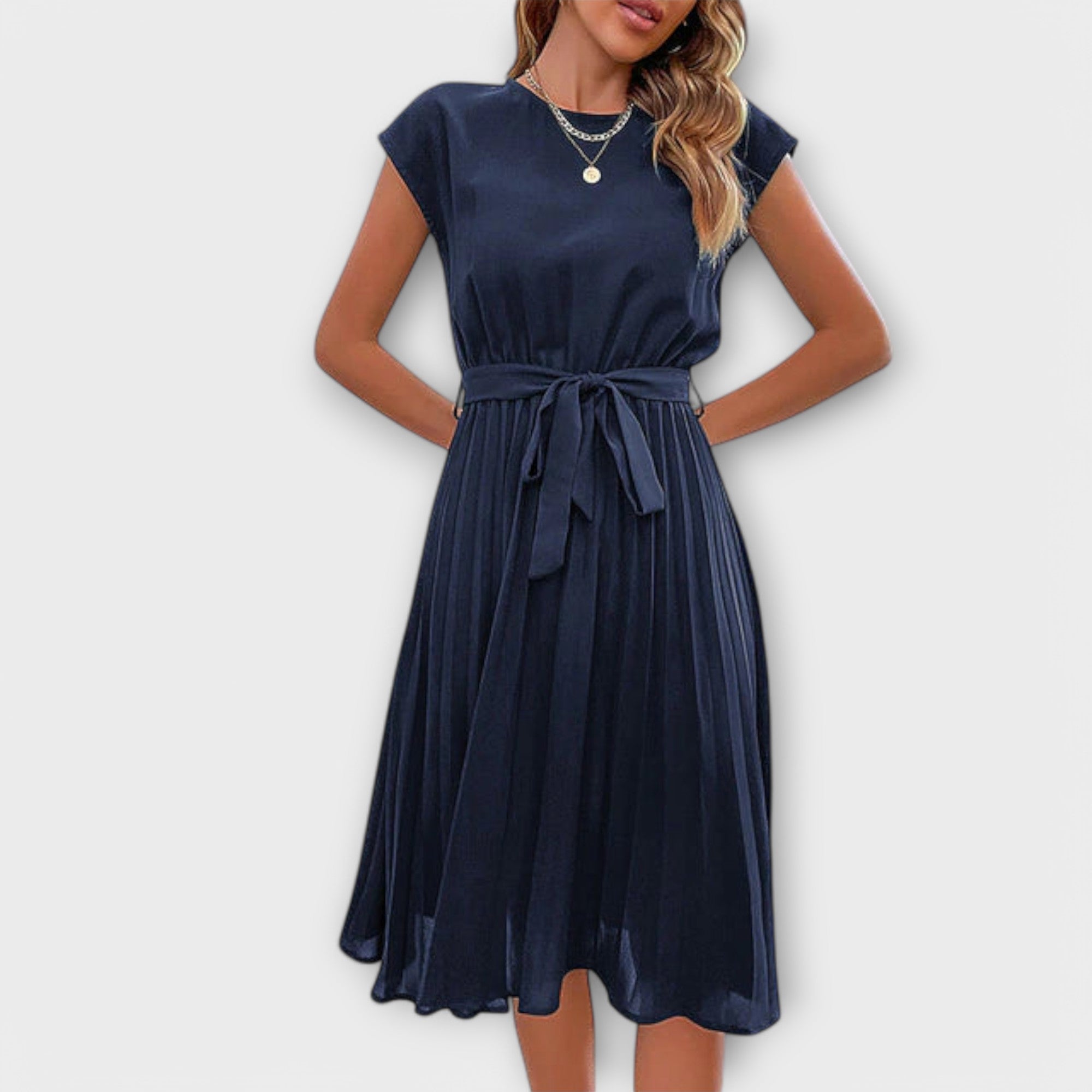 Claire - Rochie midi lejeră, cu mâneci scurte și falduri