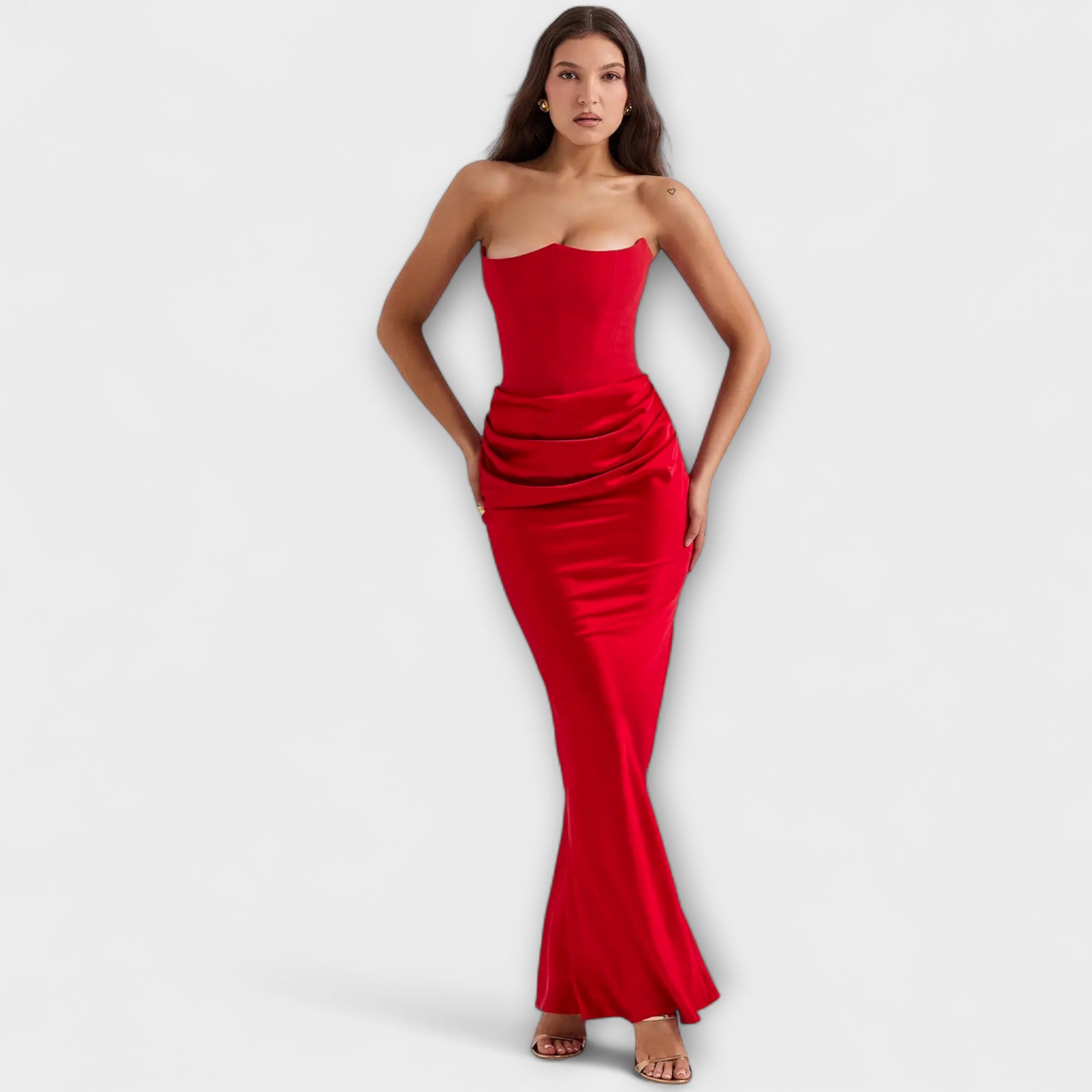 Rochie maxi din satin fără umeri cu drapaj