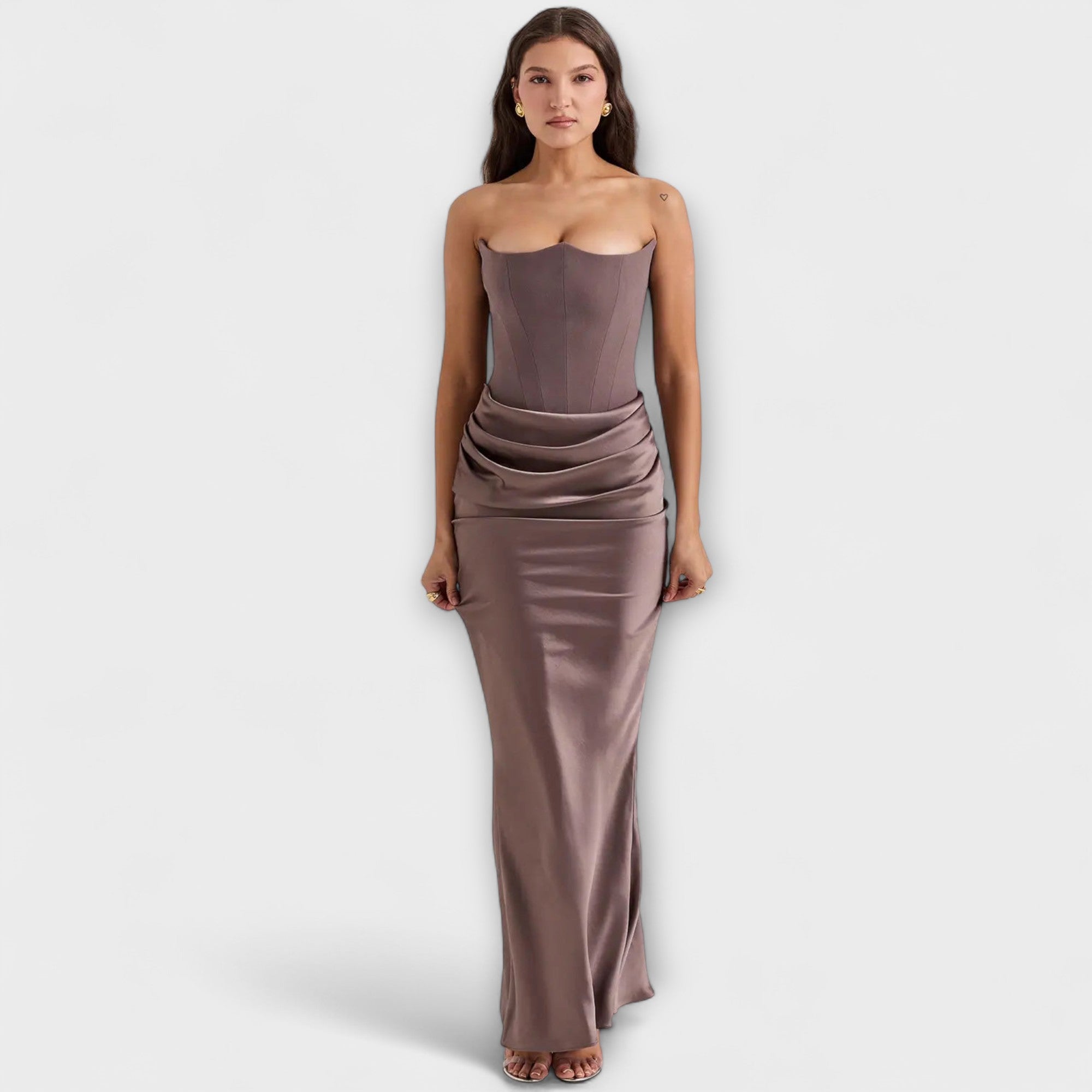 Rochie maxi din satin fără umeri cu drapaj
